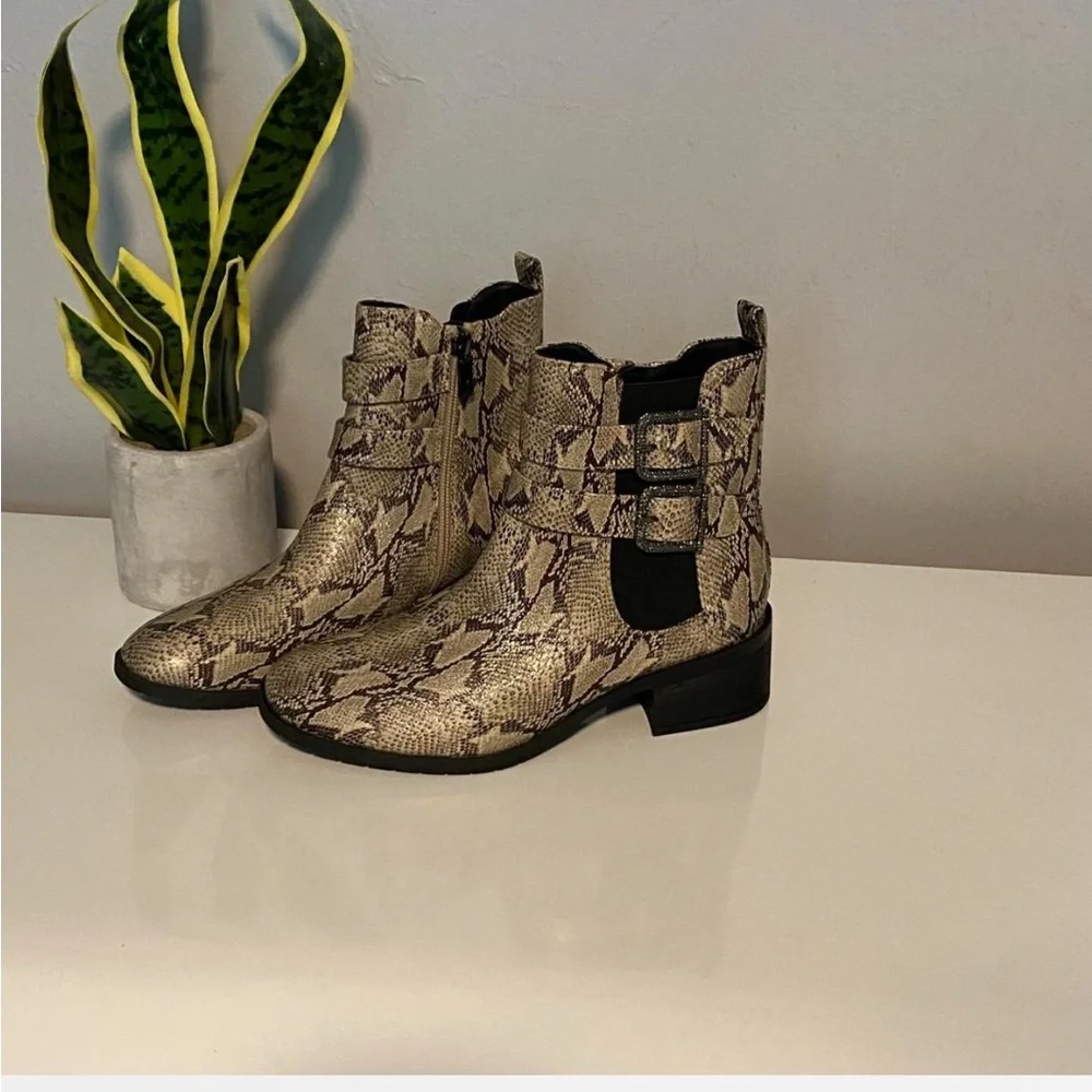 Kenneth Cole Beige Snakeskin Ankle‎ Boots